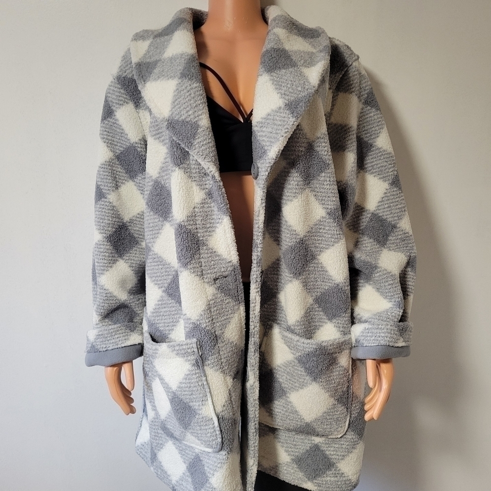 Susan grave NWT Weekend Reversible sherpa coat Size extra large.